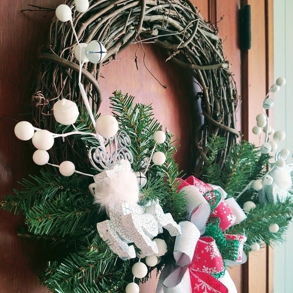 Hand Crafted Grapevine Christmas Wreath, Glitter Deer, Ribbon, Ornaments 18" - Picture 7 of 11